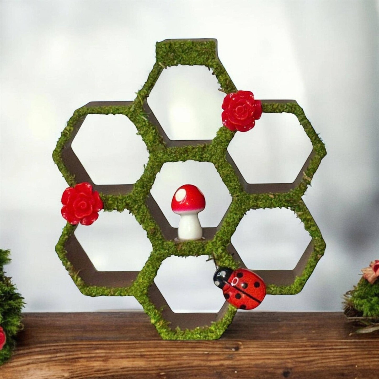 Moss & Flower Honeycomb Decor | Jumping Spider Enclosure Decoration | Spider Terrarium Accessory