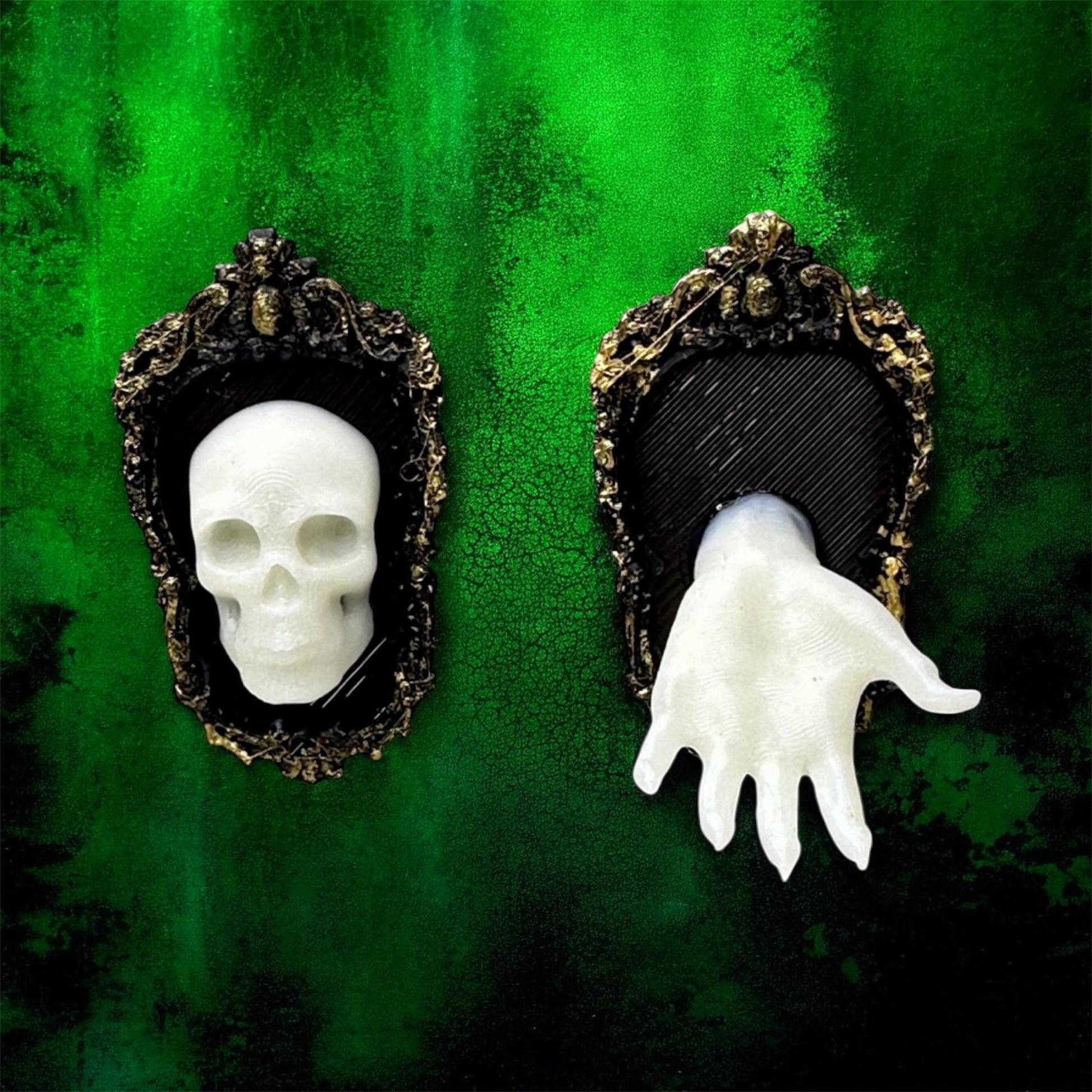 Glow-in-the-Dark Skull & Hand Decor | Jumping Spider Enclosure 3D Picture | Spider Terrarium Accessory