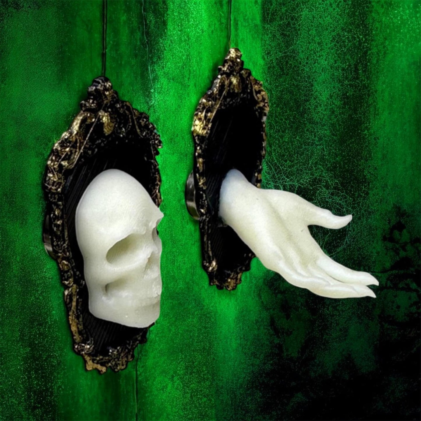 Glow-in-the-Dark Skull & Hand Decor | Jumping Spider Enclosure 3D Picture | Spider Terrarium Accessory